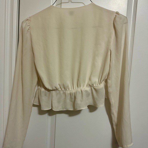 Aritzia- Sunday Best crème blouse - Picture 3 of 3